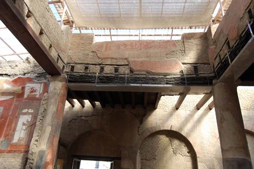 VI.21 Herculaneum. May 2011. Looking west towards area with reconstructed modern floor beams of upper floor.
Photo courtesy of Nicolas Monteix.
